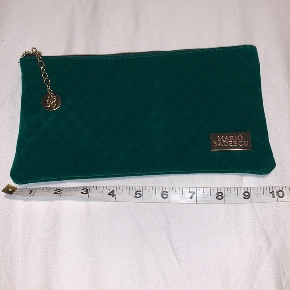 Green velvet Mario Badescu make up bag - Picture 4 of 5